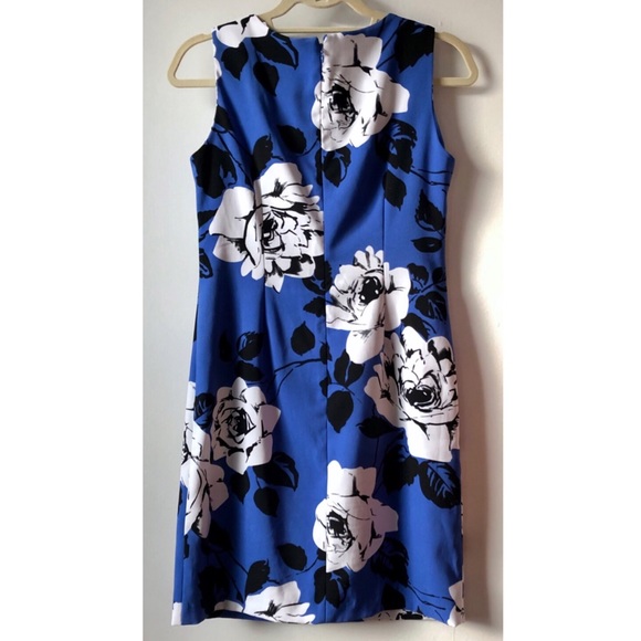 Scarlett Floral shift dress in petite 4 - Picture 2 of 3